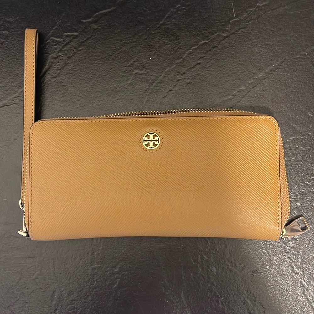 Tory Burch wristlet wallet